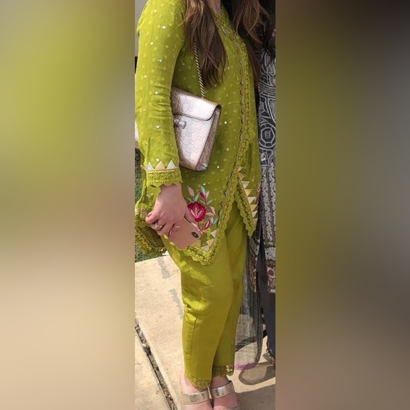 Lime green Ansab Jahangir 3 piece size small Pakistani eid outfit. - Picture 7 of 9